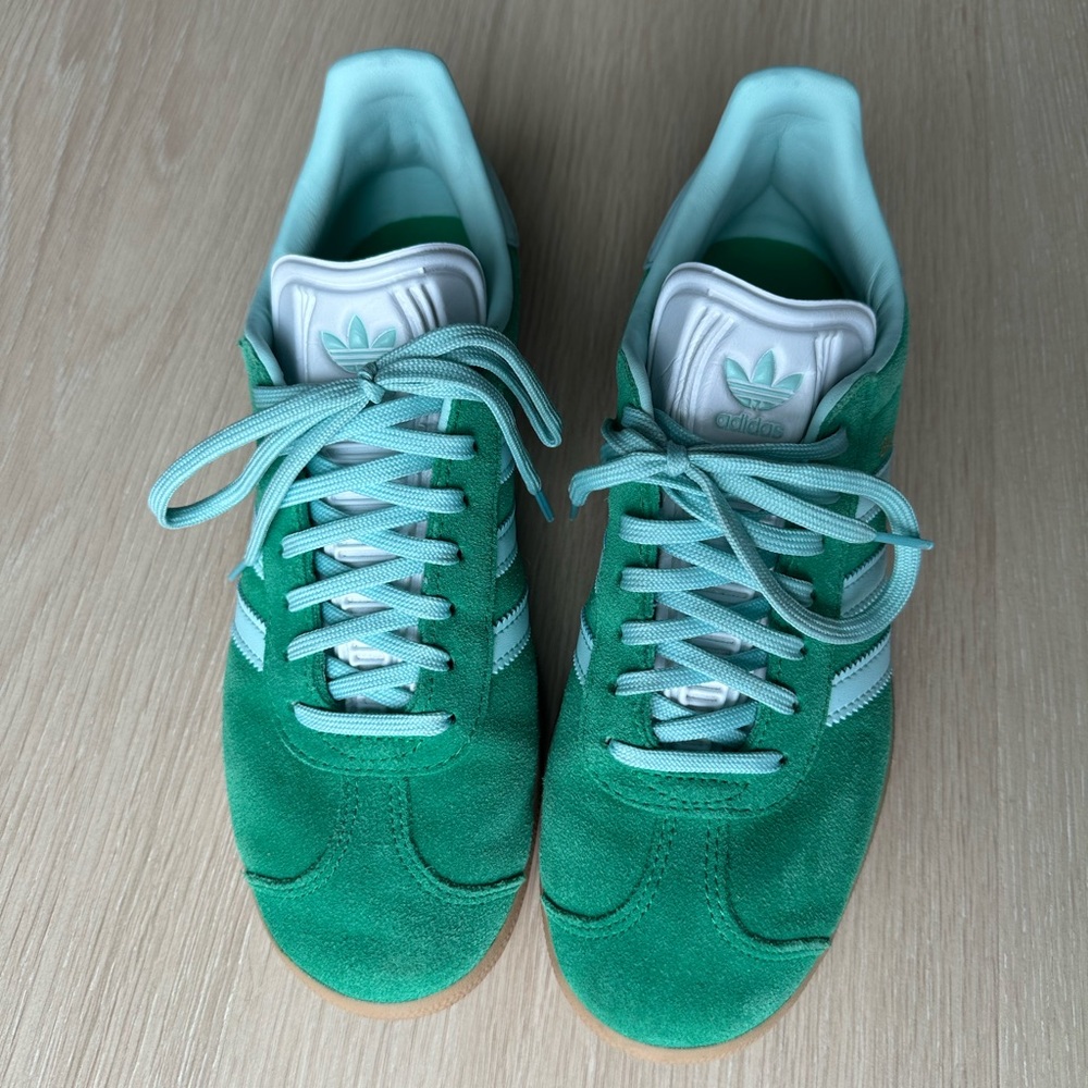 Adidas Gazelle Sneaker Women's Size: 7.5 Green & Flash Aqua & Gold - Picture 2 of 9